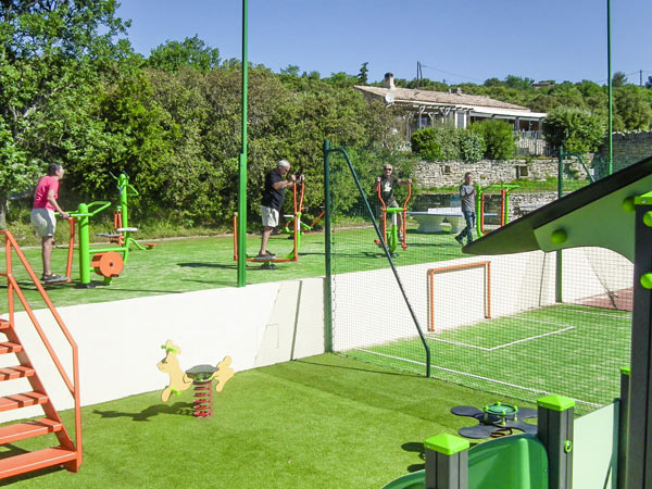 aire de jeux camping luberon