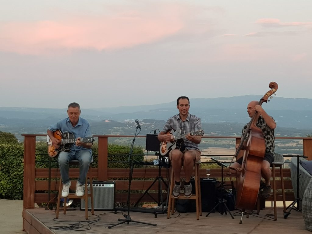 camping op gordes uitzicht